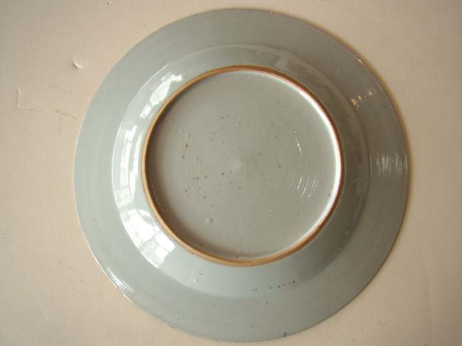 An 18th century Chinese Export Porcelain dinner plate — image 2